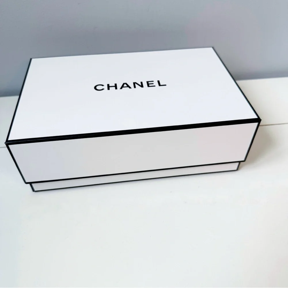 CHANEL White Gift Box w Black Ribbon
